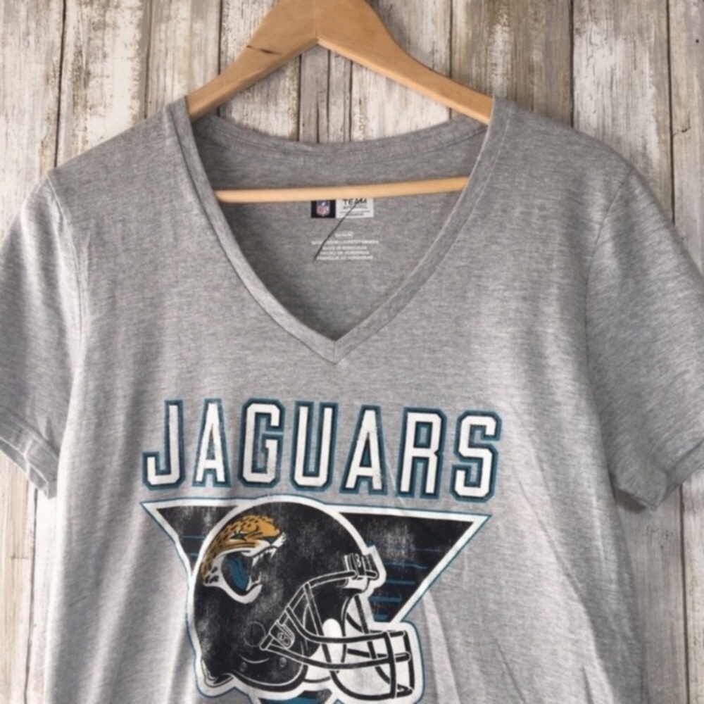NFL Jacksonville Jaguars Helmet Tee Women’s Large Gray Graphic Football Shirt - Picture 5 of 6